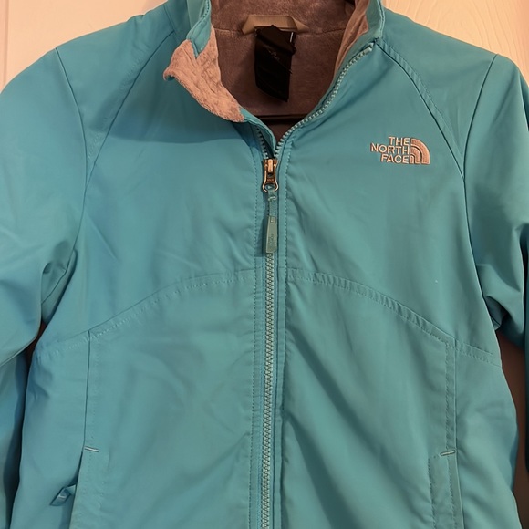Girl’s large North Face jacket - Picture 2 of 5